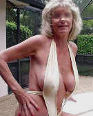 Eine sexuell attraktive Dame im reiferen Alter